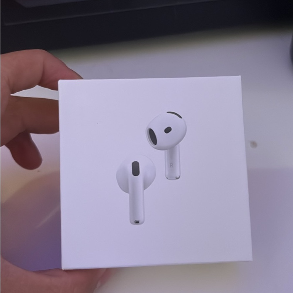 Apple White AirPods Wireless Headset - Picture 1 of 3
